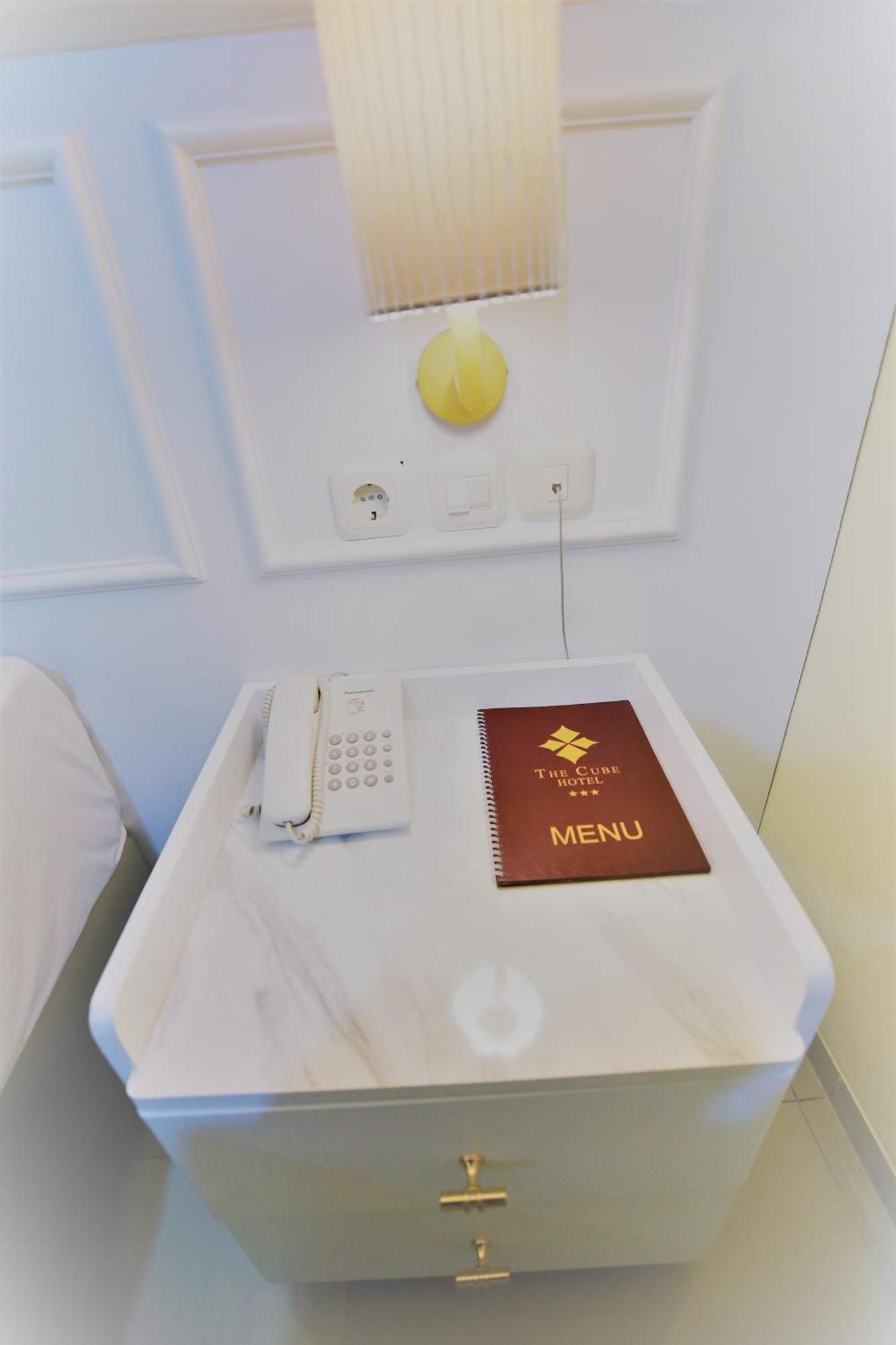 The Cube Hotel Malioboro, Azana Hotels Collection Γιογκιακάρτα Εξωτερικό φωτογραφία