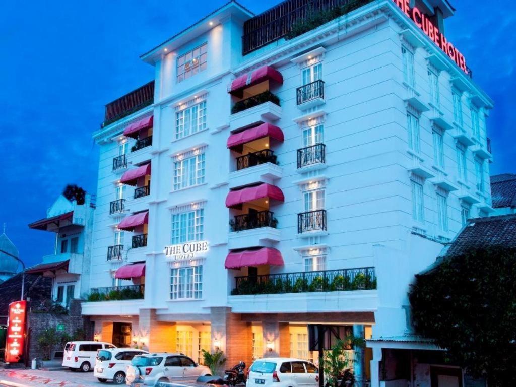 The Cube Hotel Malioboro, Azana Hotels Collection Γιογκιακάρτα Εξωτερικό φωτογραφία