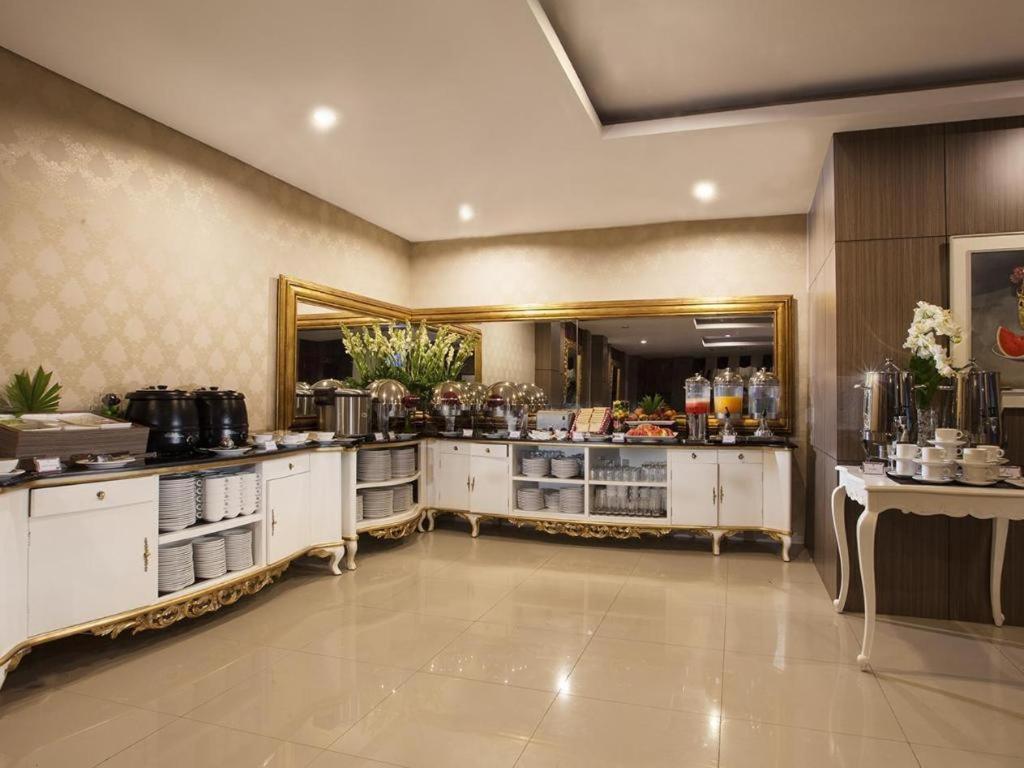 The Cube Hotel Malioboro, Azana Hotels Collection Γιογκιακάρτα Εξωτερικό φωτογραφία