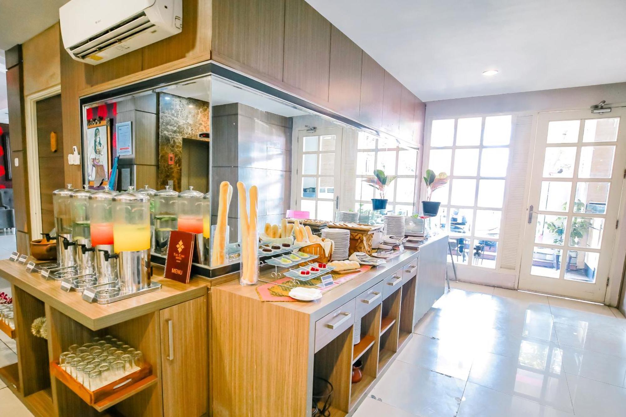 The Cube Hotel Malioboro, Azana Hotels Collection Γιογκιακάρτα Εξωτερικό φωτογραφία